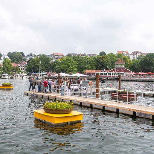 Schwimmplattform Flensburg 2021 Blumen Schwimmplattform Flensburg 2021 Blumen