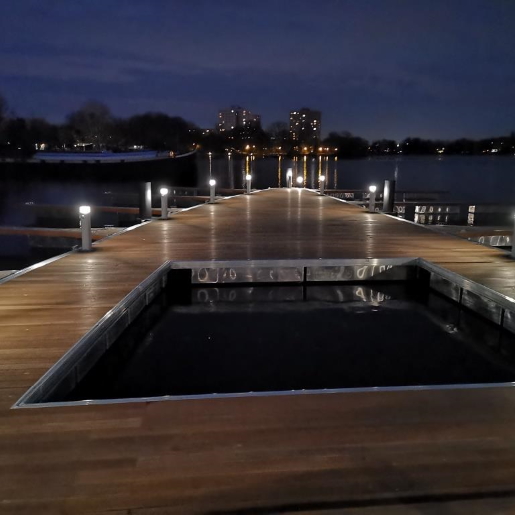Schwimmplattform Potsdam Havelwelle 2020 bei Nacht Schwimmplattform Potsdam Havelwelle 2020 bei Nacht