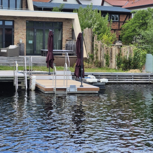 Schwimmplattform Malchow wasserseitig Schwimmplattform Malchow wasserseitig